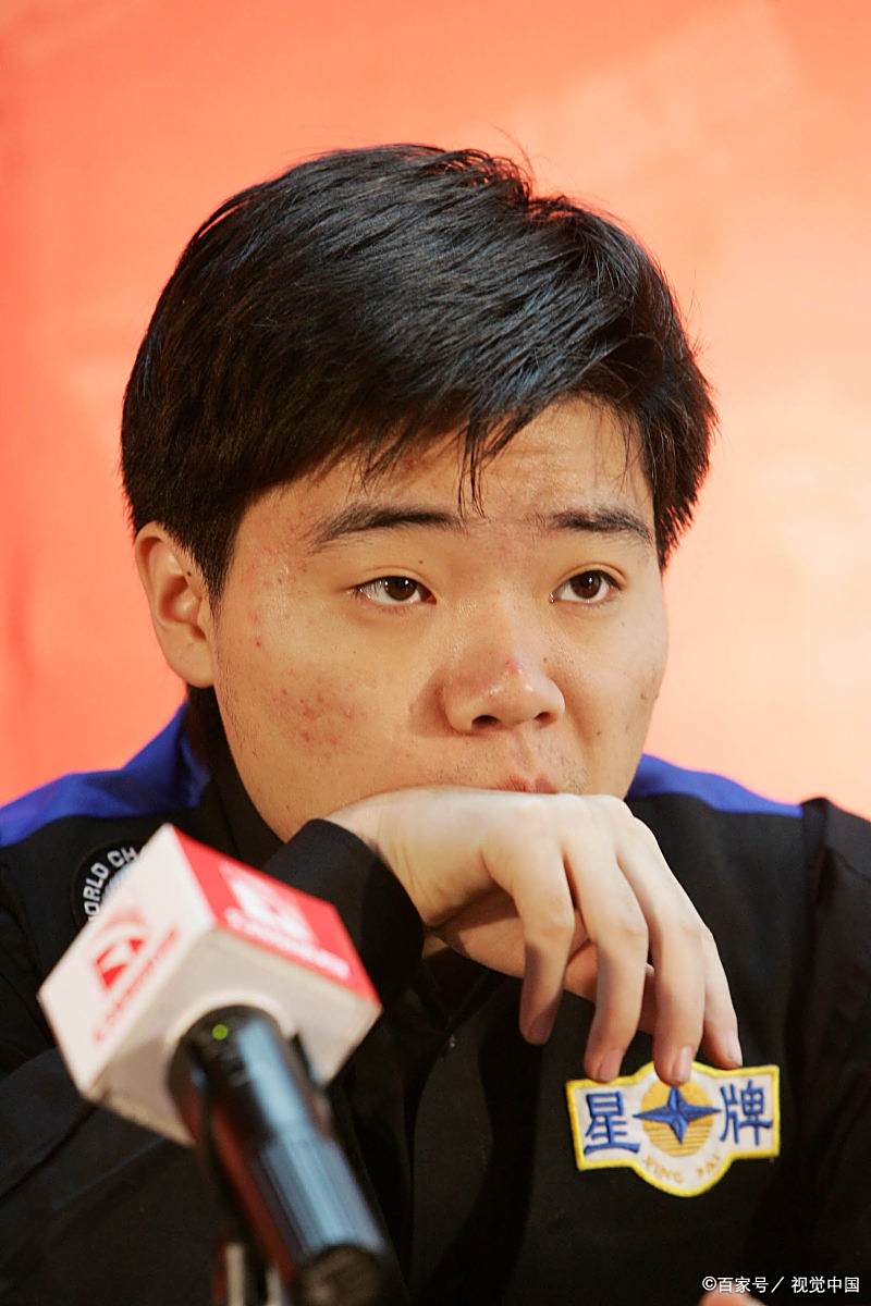 丁俊晖刷新世界纪录，羽毛球队教练激动落泪